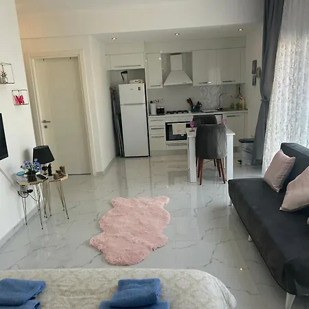 New In The Middle Of Famagusta & Netflix Апартаменты