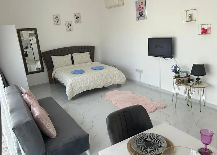 New In The Middle Of Famagusta & Netflix Апартаменты *