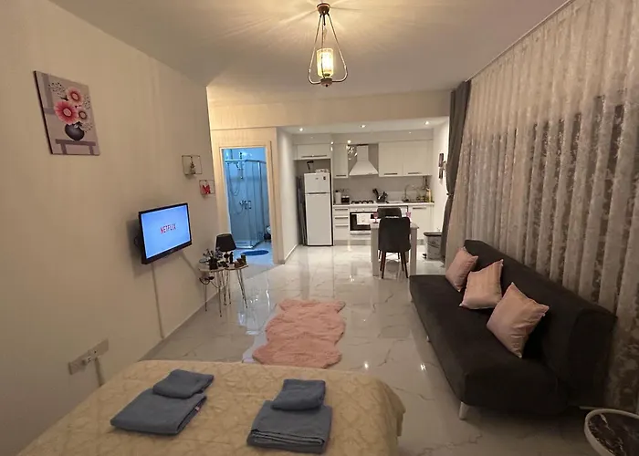 New In The Middle Of Famagusta & Netflix Апартаменты