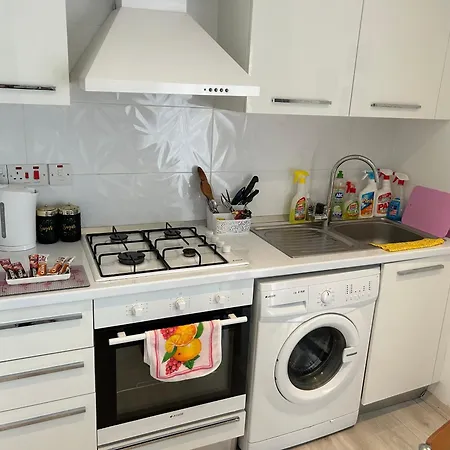 New In The Middle Of Famagusta & Netflix Lägenhet