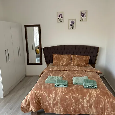 New In The Middle Of Famagusta & Netflix Lägenhet *