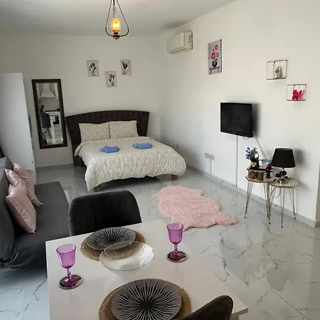 Lägenhet New In The Middle Of Famagusta & Netflix *