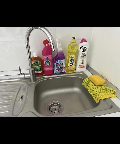 New In The Middle Of Famagusta & Netflix アパート