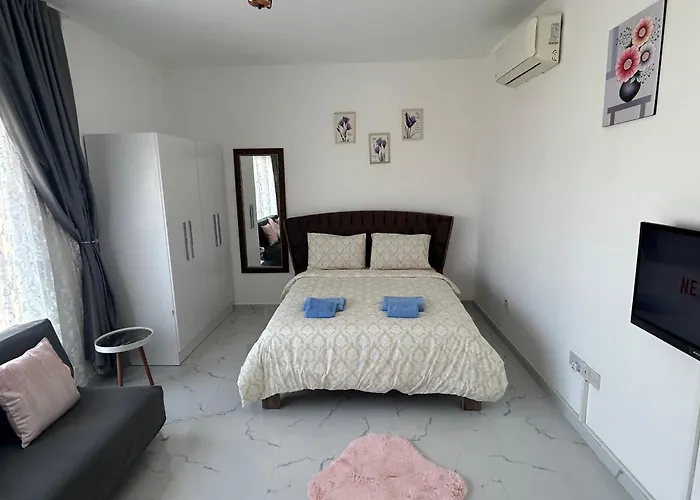 New In The Middle Of Famagusta & Netflix アパート