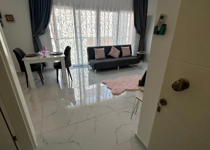 New In The Middle Of Famagusta & Netflix アパート